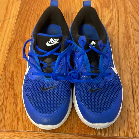 💚 Boys 11C  Nike Sneakers - Picture 1 of 4